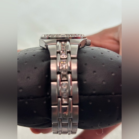 Relic Silver Watch with Elegant Design and Crystal Accents - Picture 5 of 8